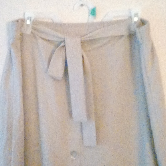 SOHO apparel ltd beige button skirt with sash never worn - Picture 2 of 5